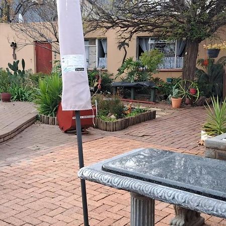 The Cottage Unit Bloemfontein Eksteriør billede