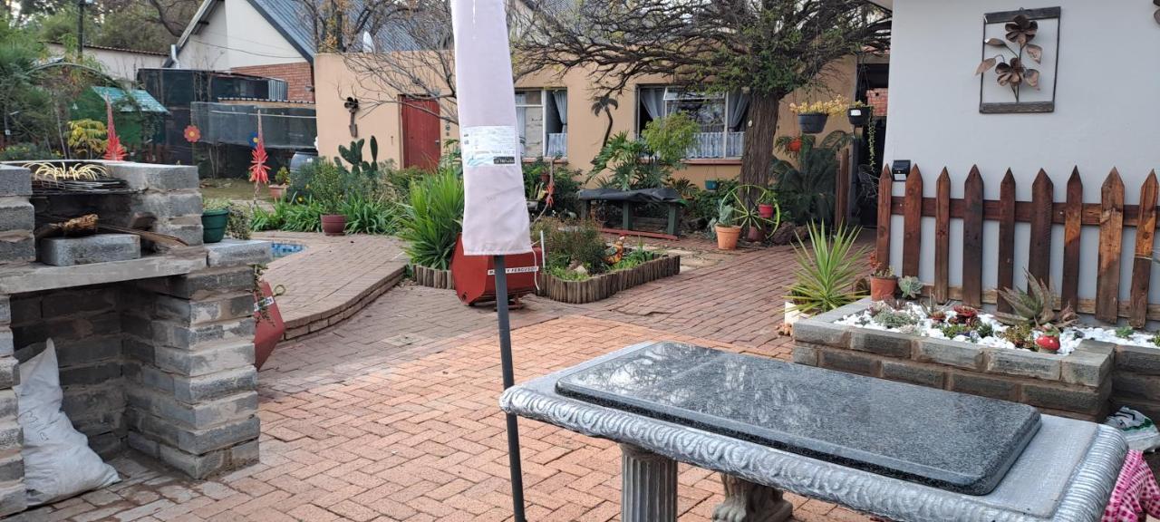 The Cottage Unit Bloemfontein Eksteriør billede